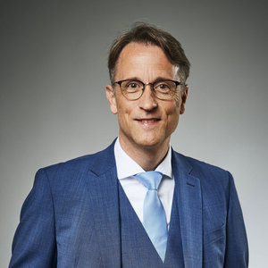 Dr. Nils Thun